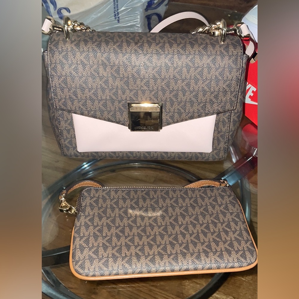 Micheal kors purse